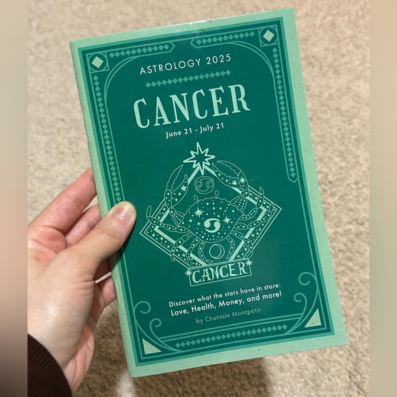 Astrology 2025 Book CANCER(6/21-7/21) Paperback By Chantale Montpetit - Picture 1 of 14